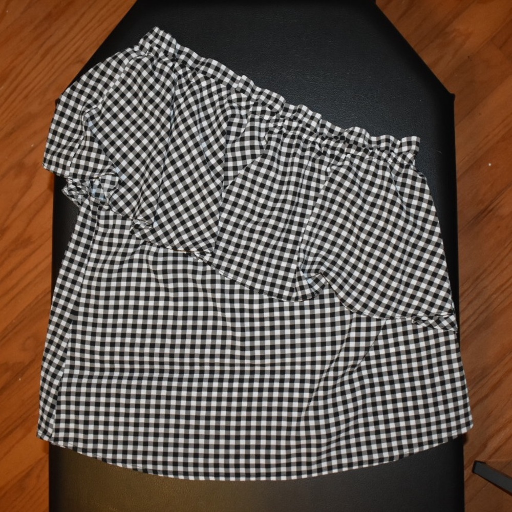 One shoulder plaid shirt